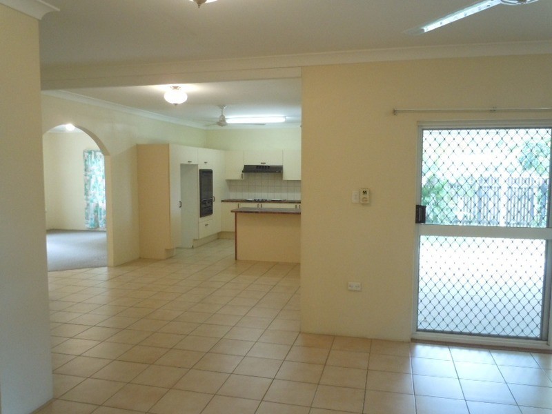 32 McFarlane Drive, Kanimbla QLD 4870