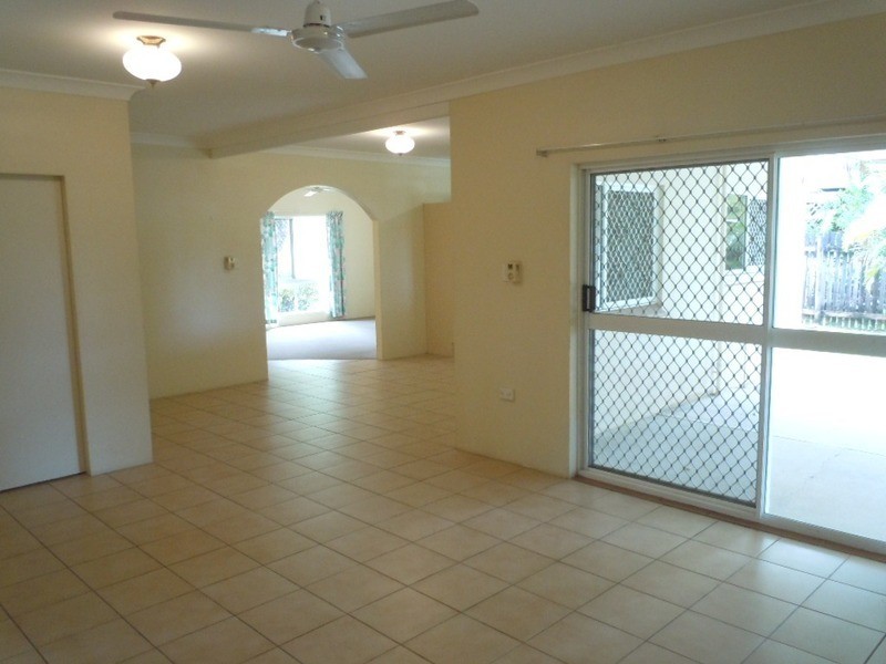 32 McFarlane Drive, Kanimbla QLD 4870