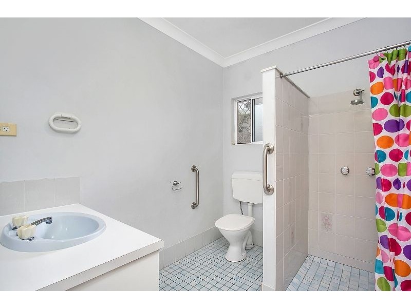 20 Robert Road, Bentley Park QLD 4869