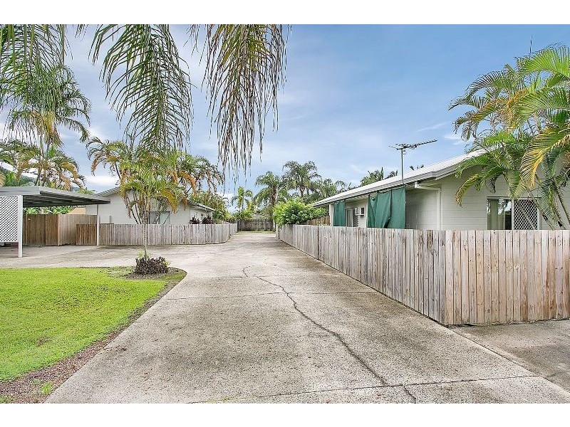 20 Robert Road, Bentley Park QLD 4869