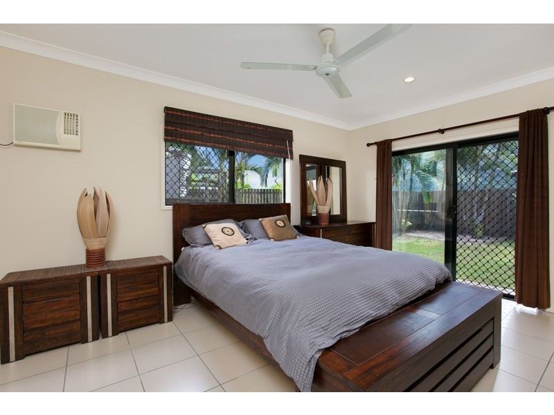 2 Ellie Banning Close, Redlynch QLD 4870