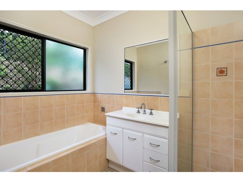 2 Ellie Banning Close, Redlynch QLD 4870
