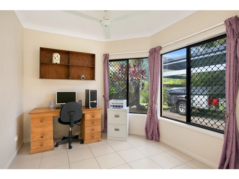 2 Ellie Banning Close, Redlynch QLD 4870