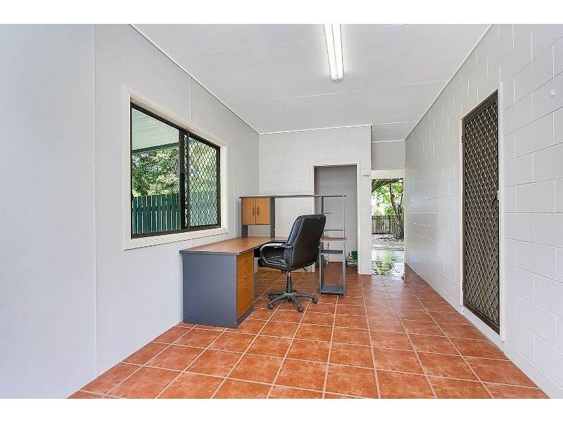 104 Callum Street, Mooroobool QLD 4870