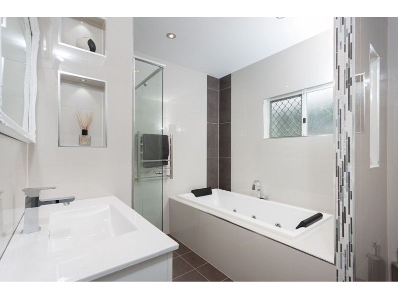 8 Tanganelli Close, Kanimbla QLD 4870