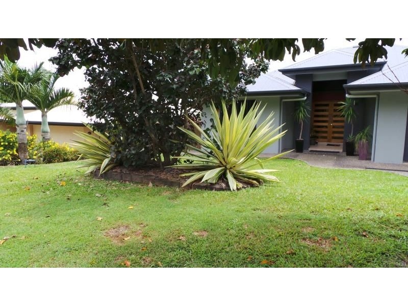 7 Ellestree Close, Redlynch QLD 4870
