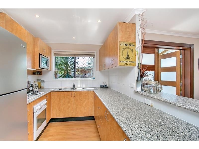 7 Goru Court, Mooroobool QLD 4870
