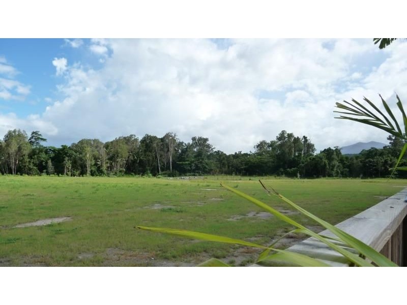 7 Seaways Street, Trinity Beach QLD 4879