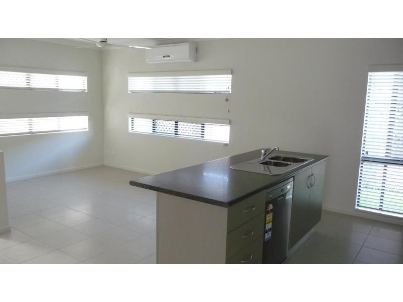 7 Seaways Street, Trinity Beach QLD 4879