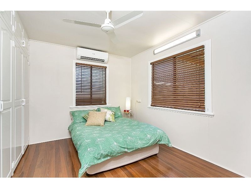 33 Dunn Street, Cairns North QLD 4870