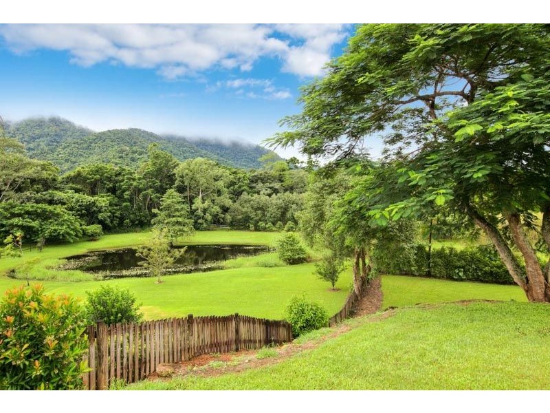 29 Crystal Close, Redlynch QLD 4870