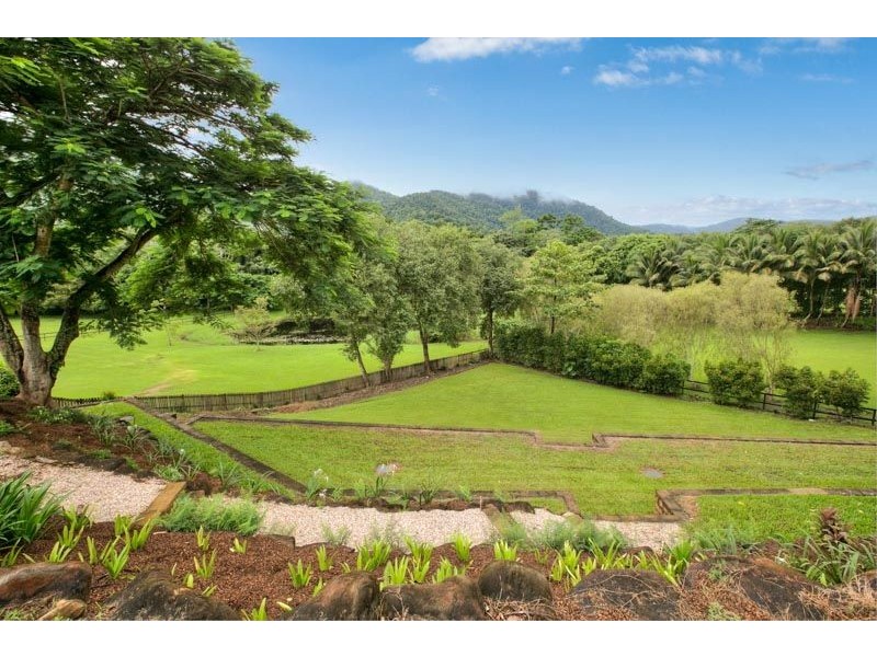 29 Crystal Close, Redlynch QLD 4870