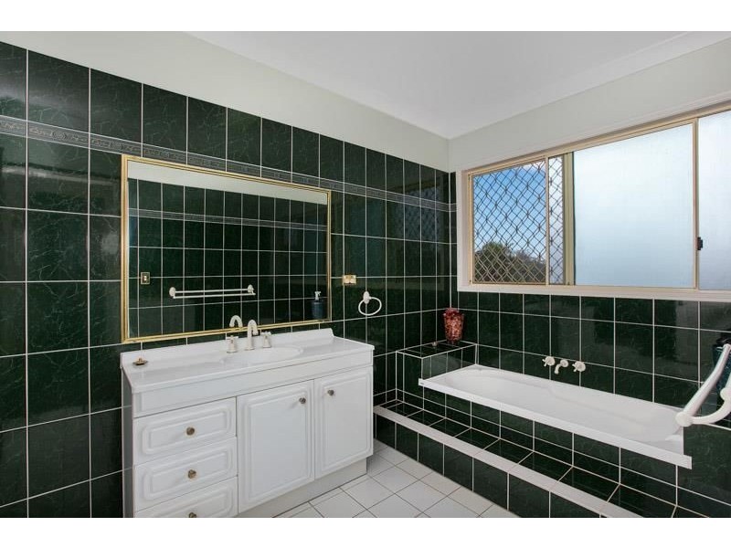 1 Wooley Close, Kanimbla QLD 4870