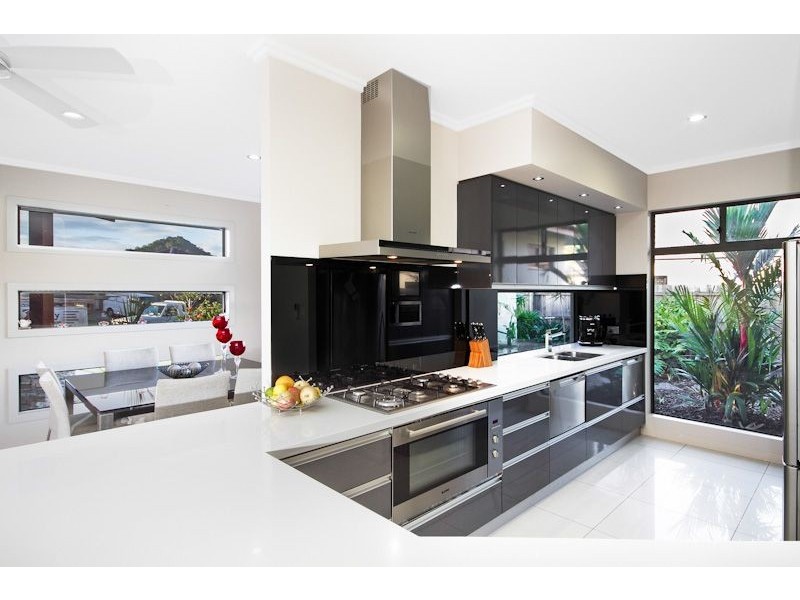 6 Kaban Grove, Trinity Park QLD 4879