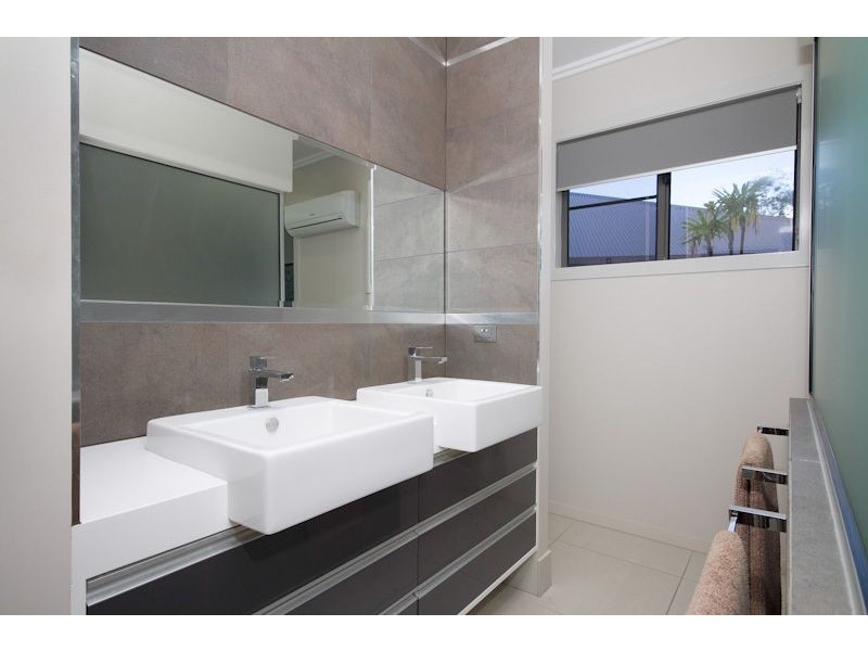 6 Kaban Grove, Trinity Park QLD 4879