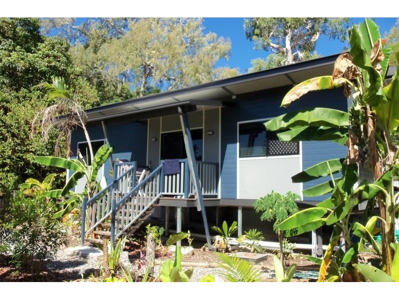 52 Waite Street, Machans Beach QLD 4878