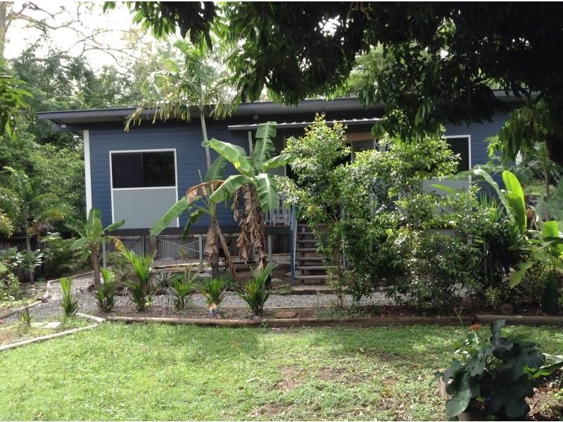 52 Waite Street, Machans Beach QLD 4878