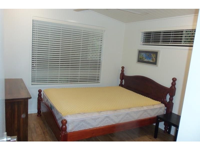52 Waite Street, Machans Beach QLD 4878
