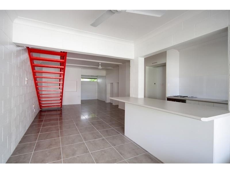 2/4 Crathern Close, Edge Hill QLD 4870