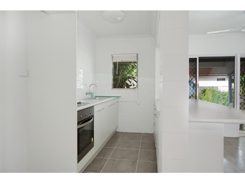 2/4 Crathern Close, Edge Hill QLD 4870