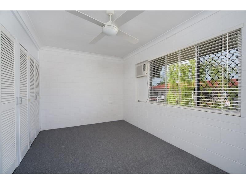 2/4 Crathern Close, Edge Hill QLD 4870