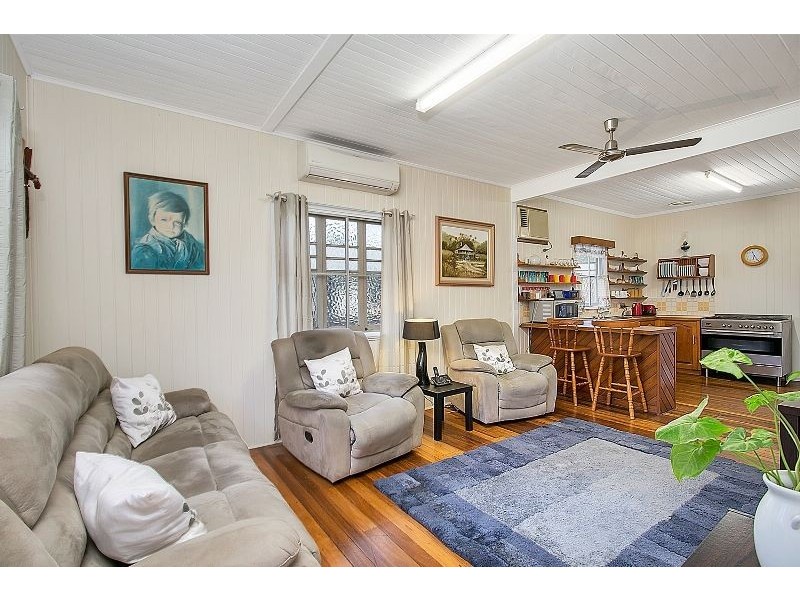 13 Close Street, Mooroobool QLD 4870