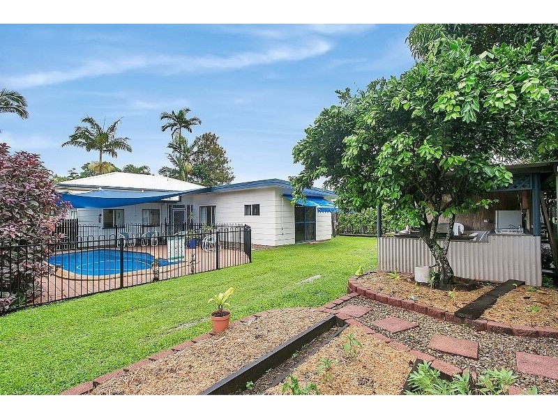 13 Close Street, Mooroobool QLD 4870