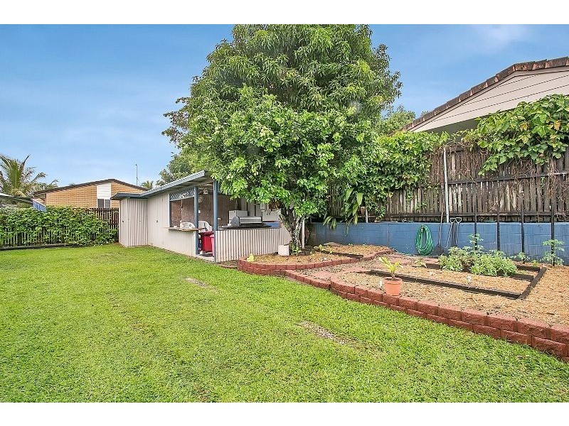 13 Close Street, Mooroobool QLD 4870