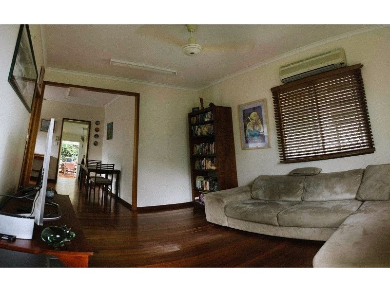 52 Collinson Street, Westcourt QLD 4870