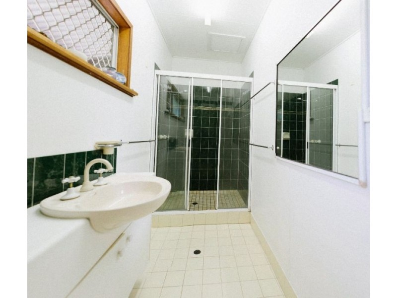 52 Collinson Street, Westcourt QLD 4870