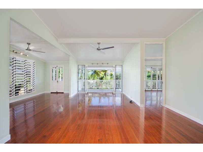 60 Hutchinson Street, Whitfield QLD 4870