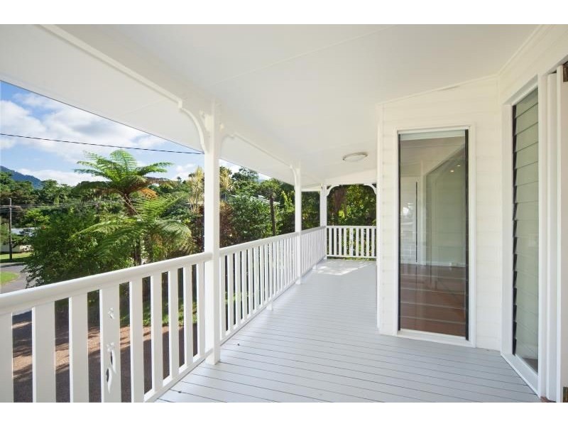 60 Hutchinson Street, Whitfield QLD 4870