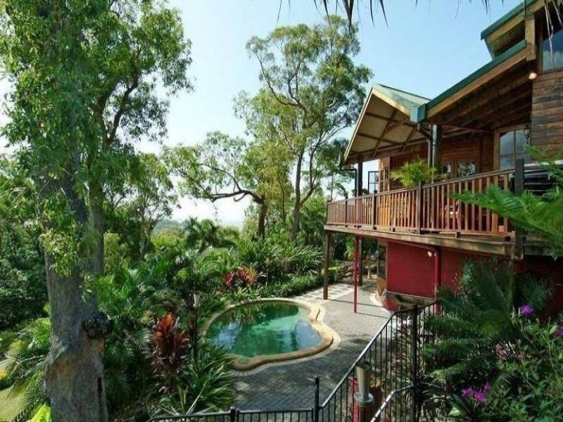 8 Tari Place, Trinity Beach QLD 4879