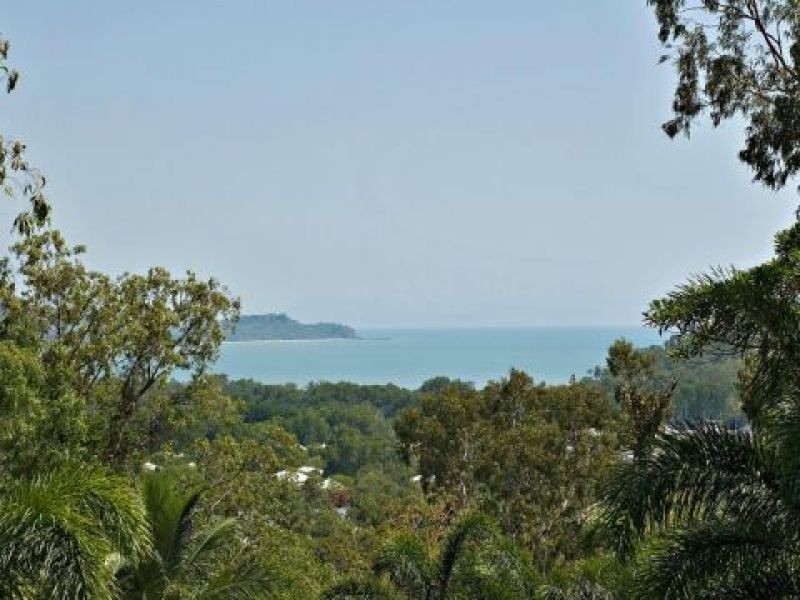 8 Tari Place, Trinity Beach QLD 4879