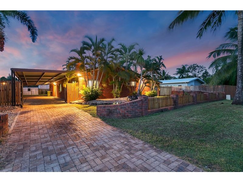 4 Tristania Street, Holloways Beach QLD 4878