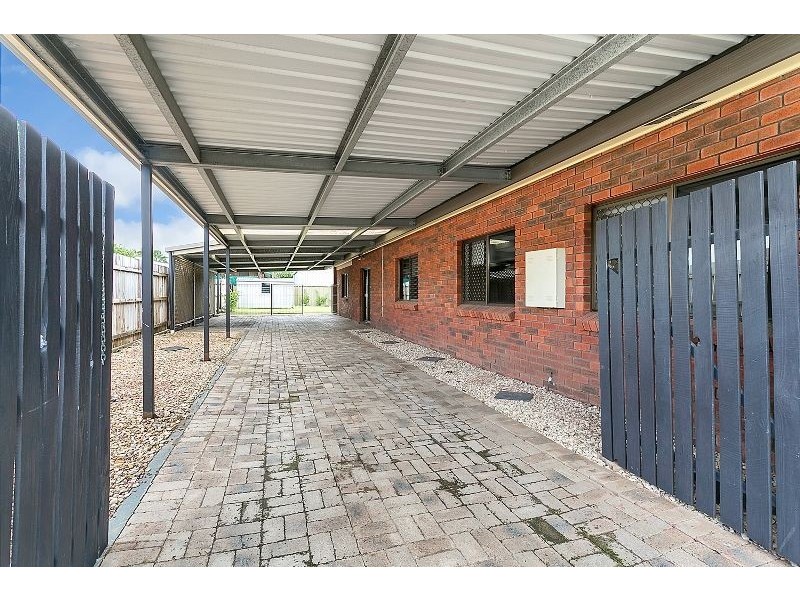 4 Tristania Street, Holloways Beach QLD 4878