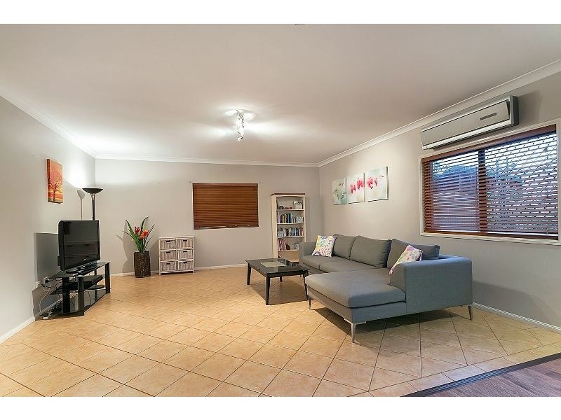 4 Tristania Street, Holloways Beach QLD 4878