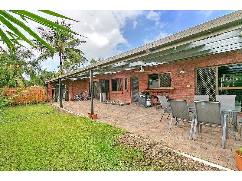 4 Tristania Street, Holloways Beach QLD 4878