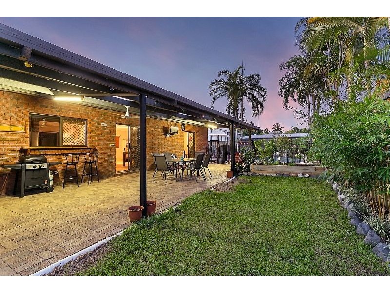 4 Tristania Street, Holloways Beach QLD 4878