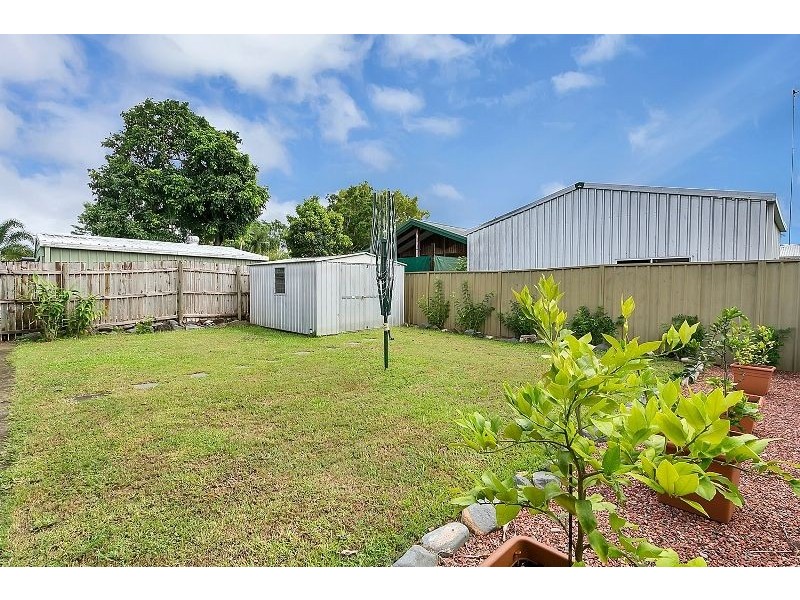4 Tristania Street, Holloways Beach QLD 4878