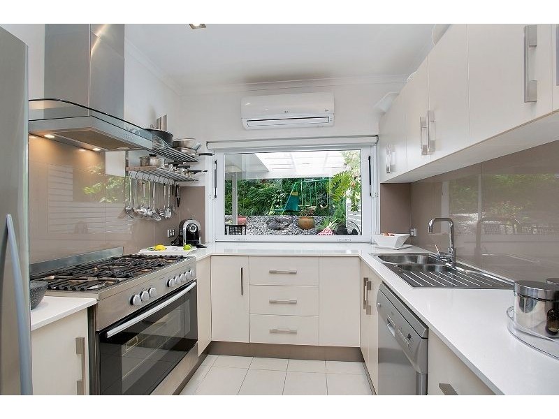 10 Marcus Close, Mooroobool QLD 4870