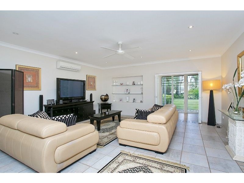 10 Marcus Close, Mooroobool QLD 4870