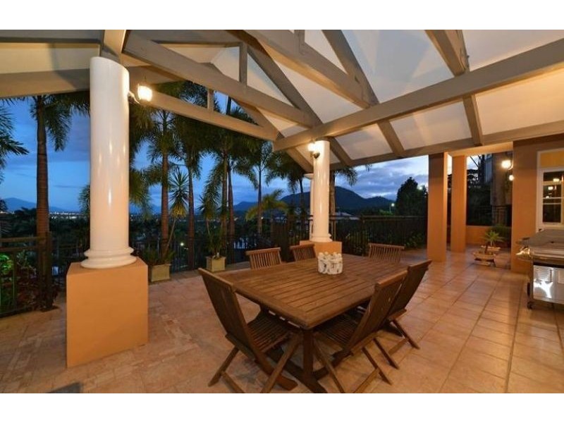 8 Knott Court, Whitfield QLD 4870