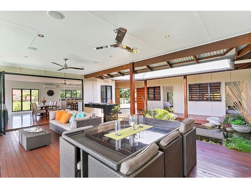 2d Trundle Terrace, Whitfield QLD 4870