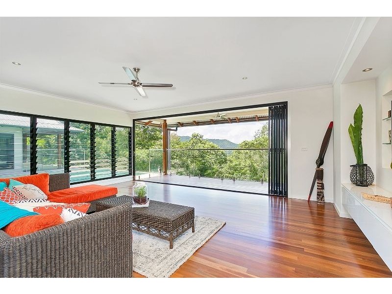2d Trundle Terrace, Whitfield QLD 4870