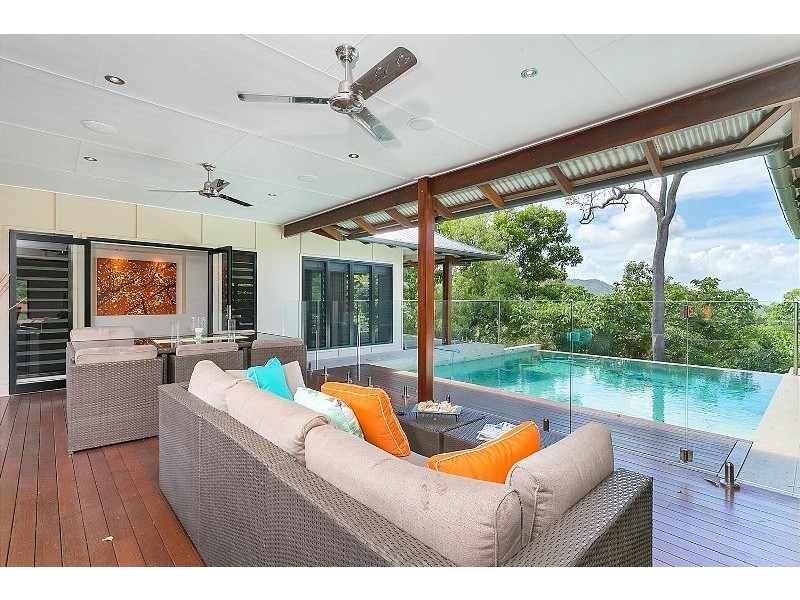 2d Trundle Terrace, Whitfield QLD 4870