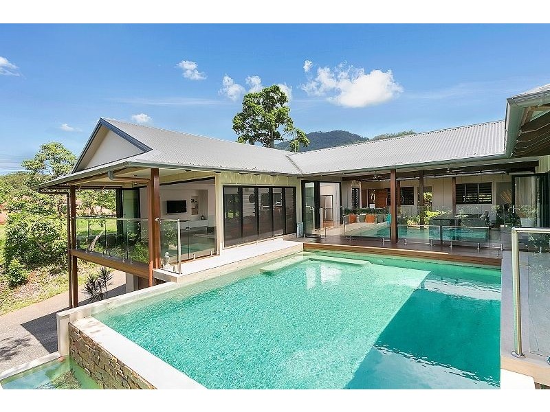 2d Trundle Terrace, Whitfield QLD 4870