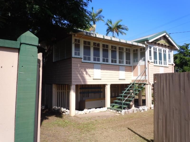 19 Law Street, Cairns North QLD 4870