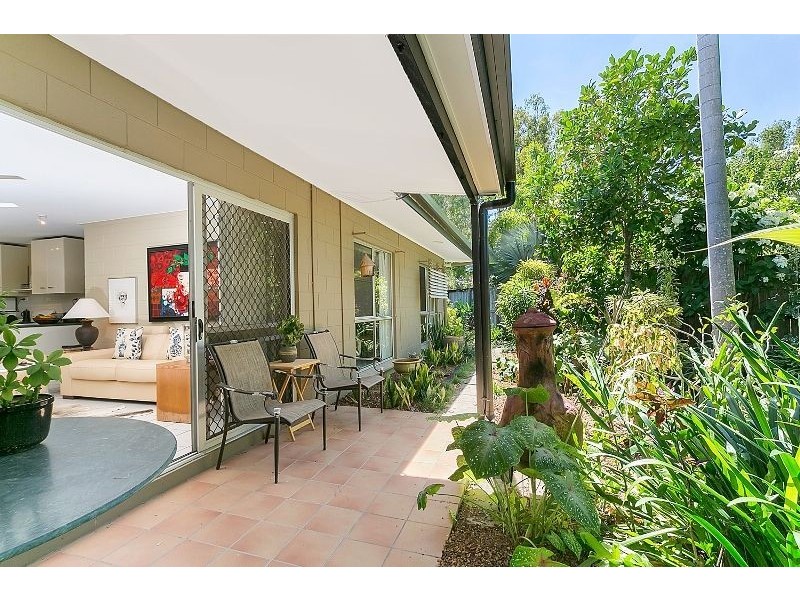 27 Mimosa Street, Holloways Beach QLD 4878