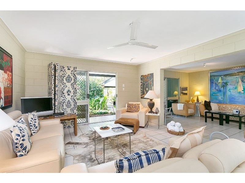 27 Mimosa Street, Holloways Beach QLD 4878